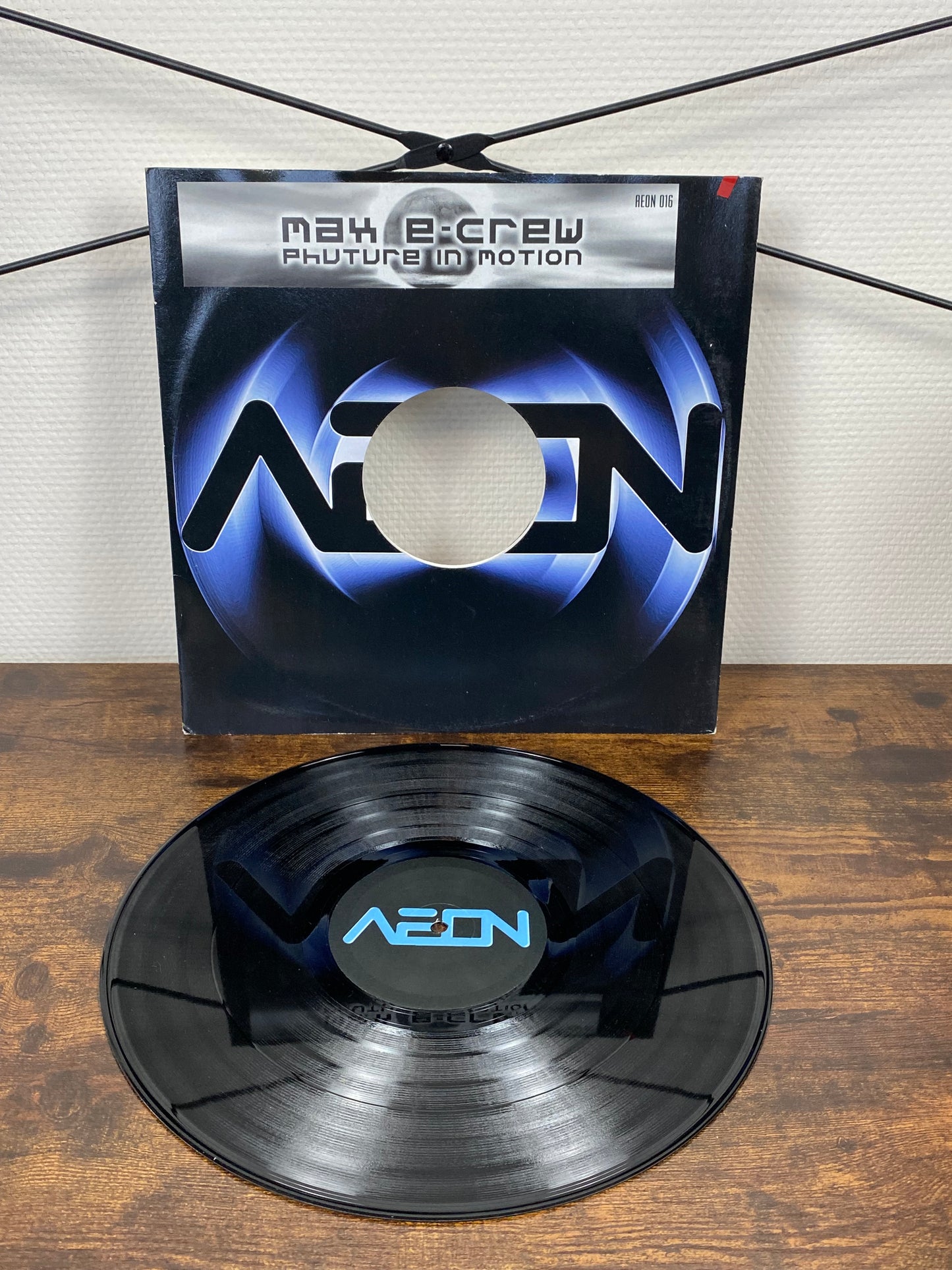 Max E-Crew – Phuture In Motion (Vinyl)