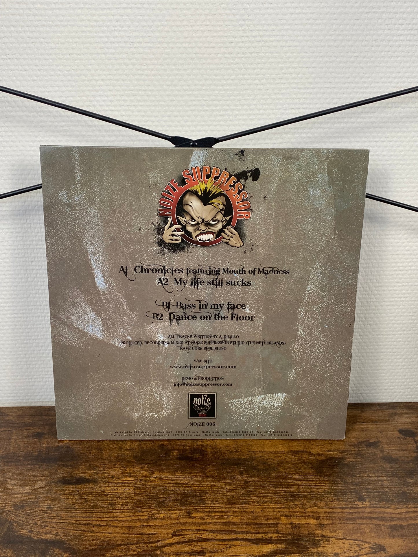 Noize Suppressor – Chronicles E.P. (Vinyl)