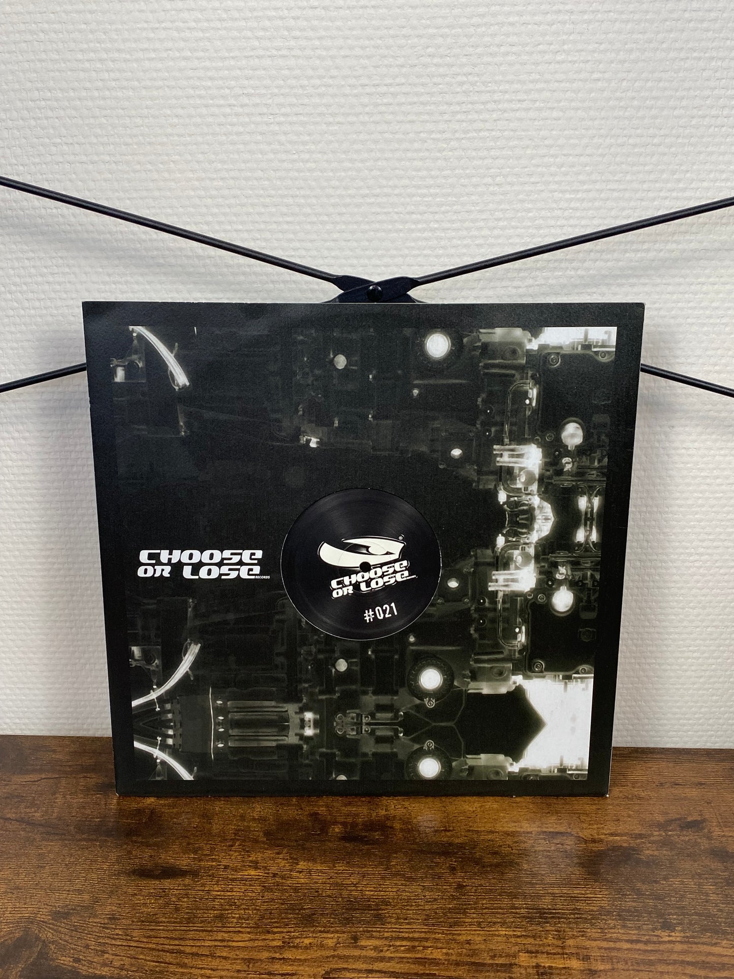 Lian – Injured By Sunlight (Vinyl)