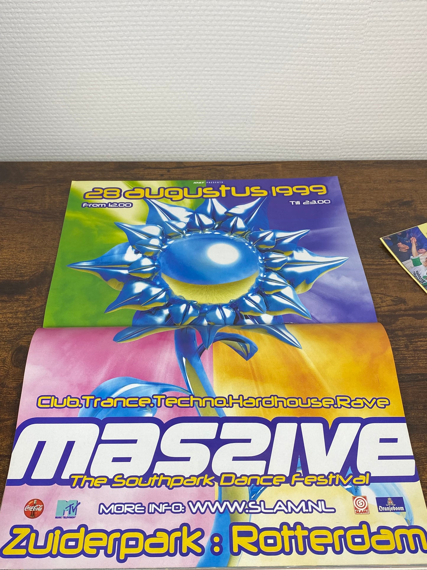 (1999) Thundermagazine 34 (Includes a Poster)