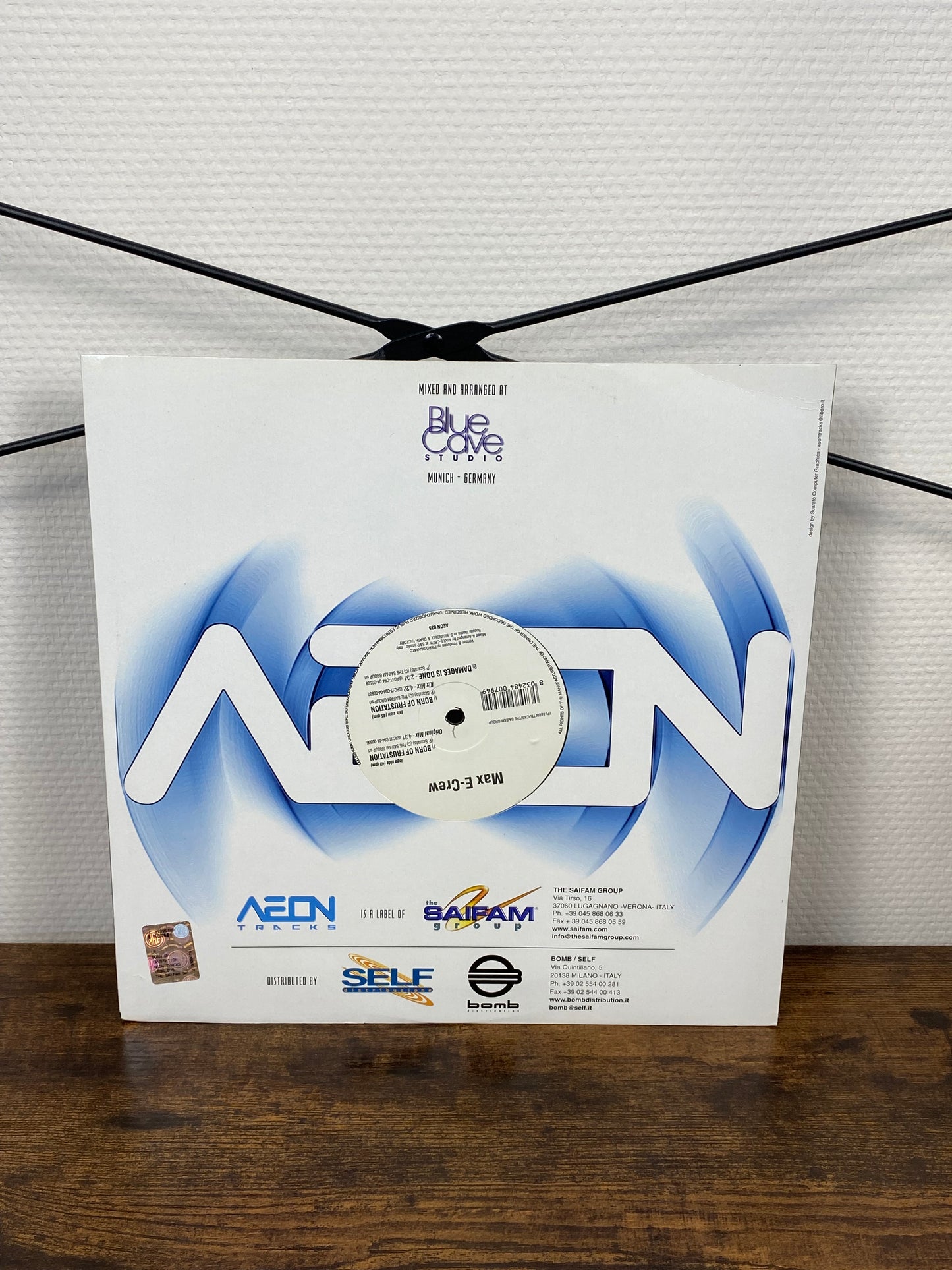 Max E-Crew – Born Of Frustration (Vinyl)