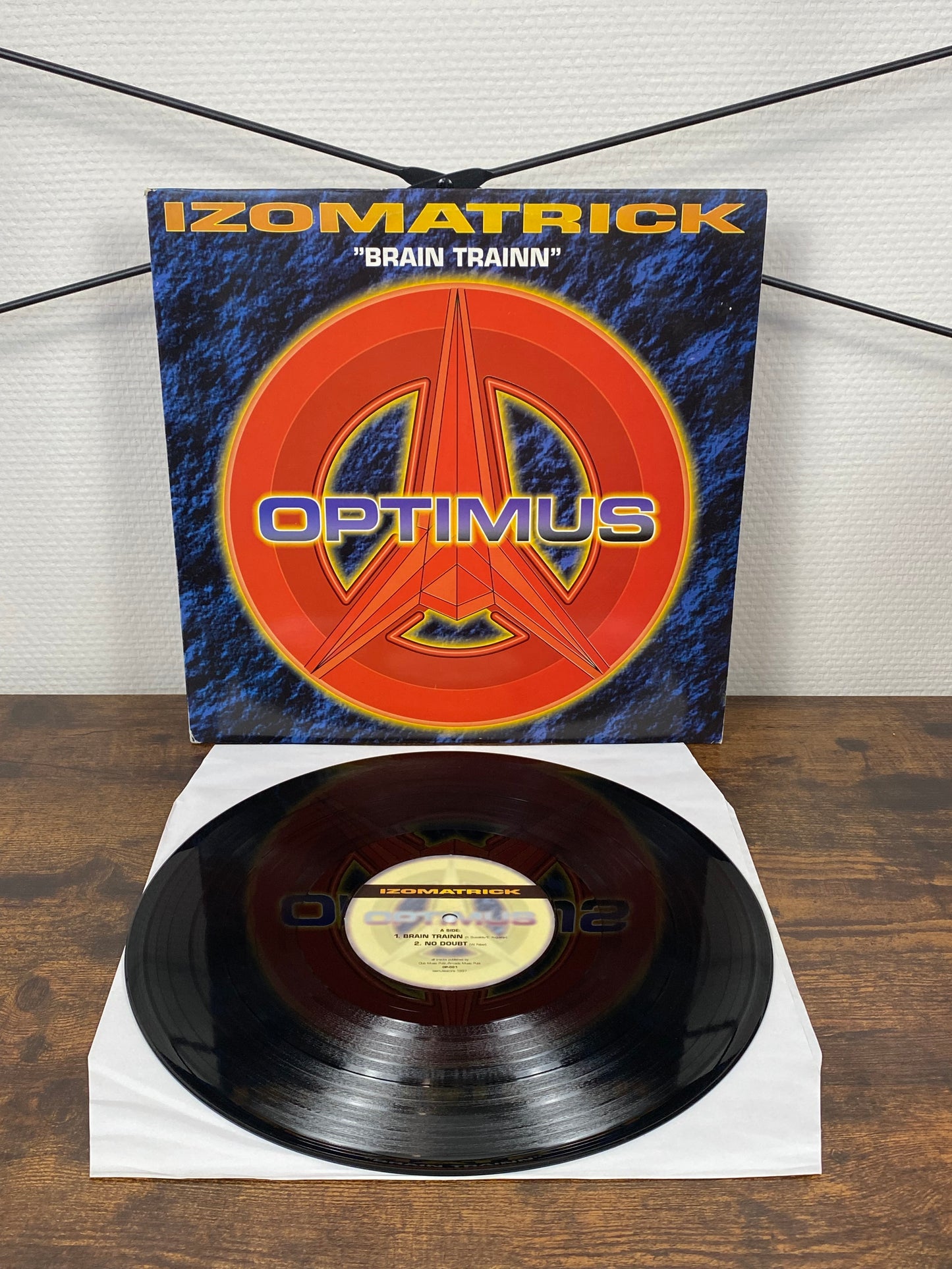 Izomatrick – Brain Trainn (Vinyl)