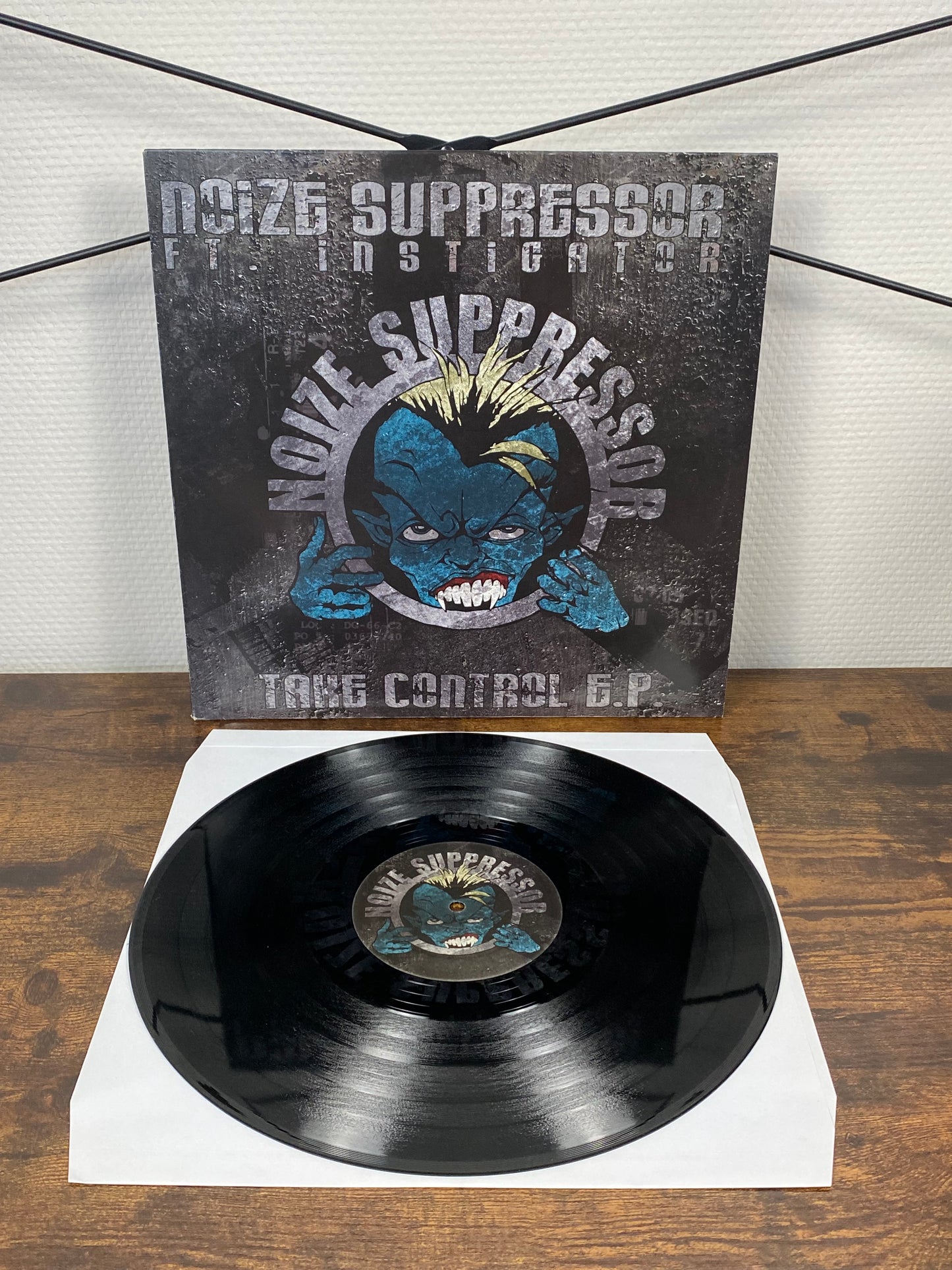 Noize Suppressor Ft. Instigator – Take Control E.P. (Vinyl)