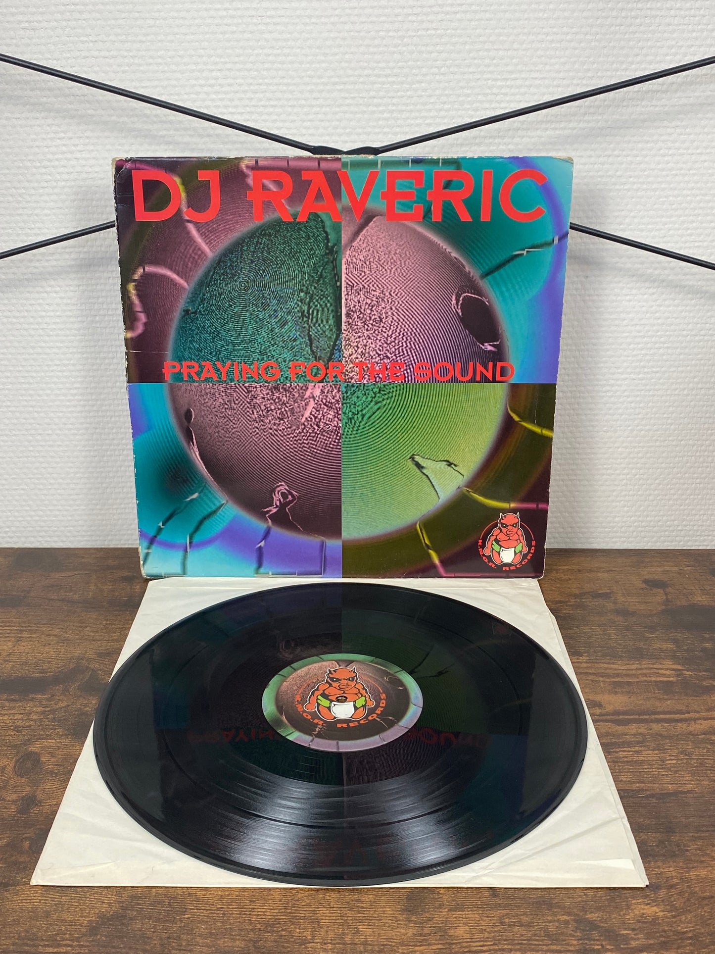 DJ Raveric – Praying For The Sound (Vinyl)