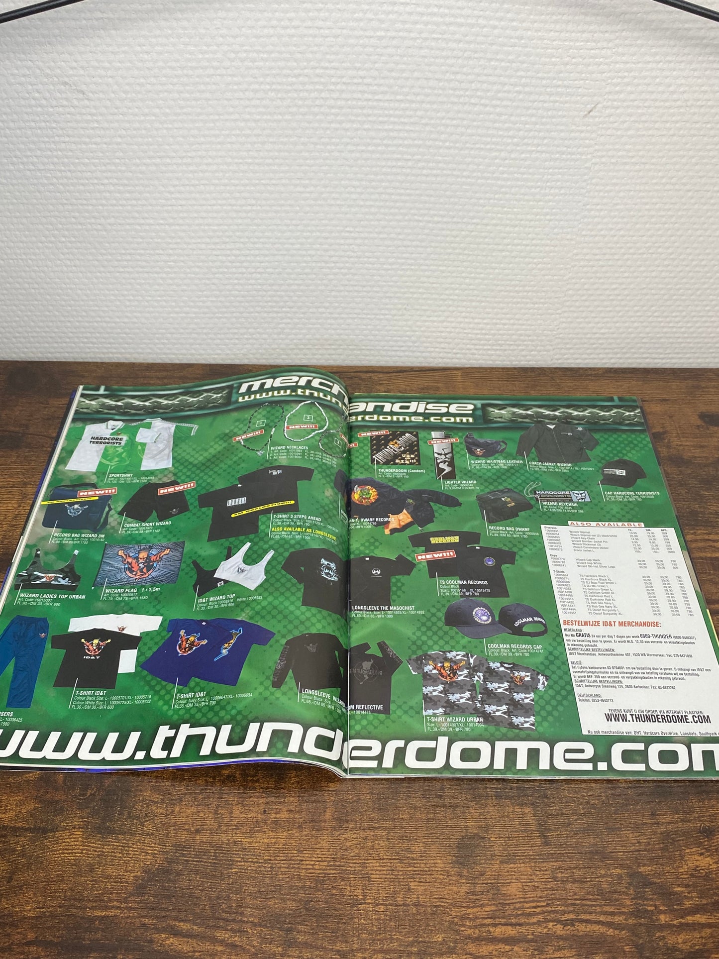 (1999) Thundermagazine 34 (Includes a Poster)