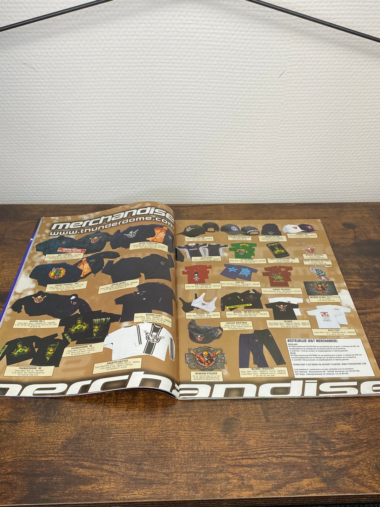 (1999) Thundermagazine 29 (Includes a Double-Sided Poster)