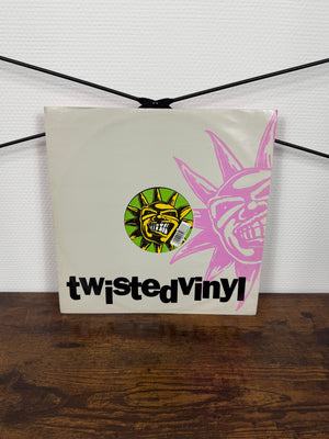 (1995) 2 Men, 2 White Coats And An Asylum – On A Roll E.P. (Vinyl)