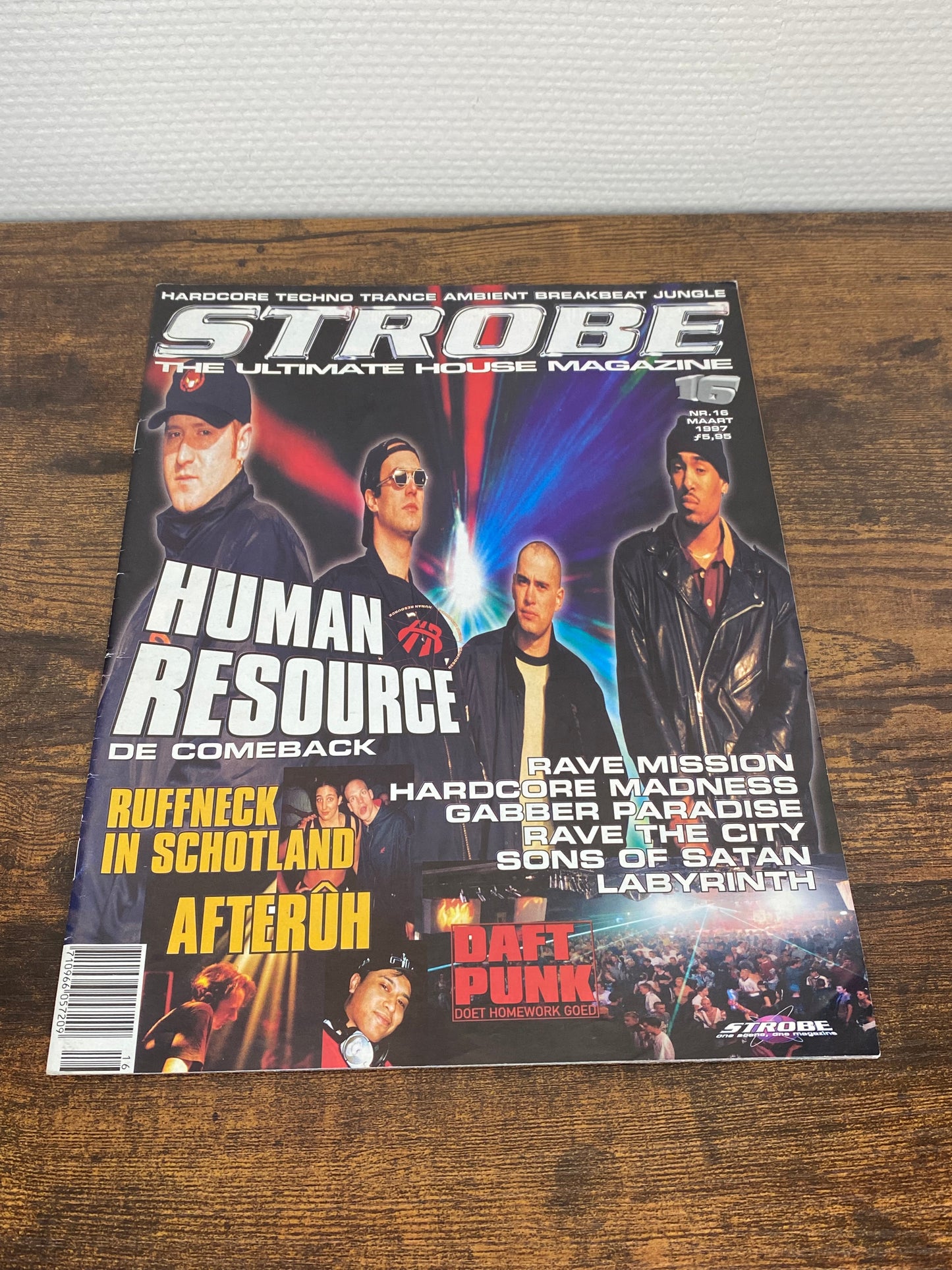 (1997) Strobe Magazine 16