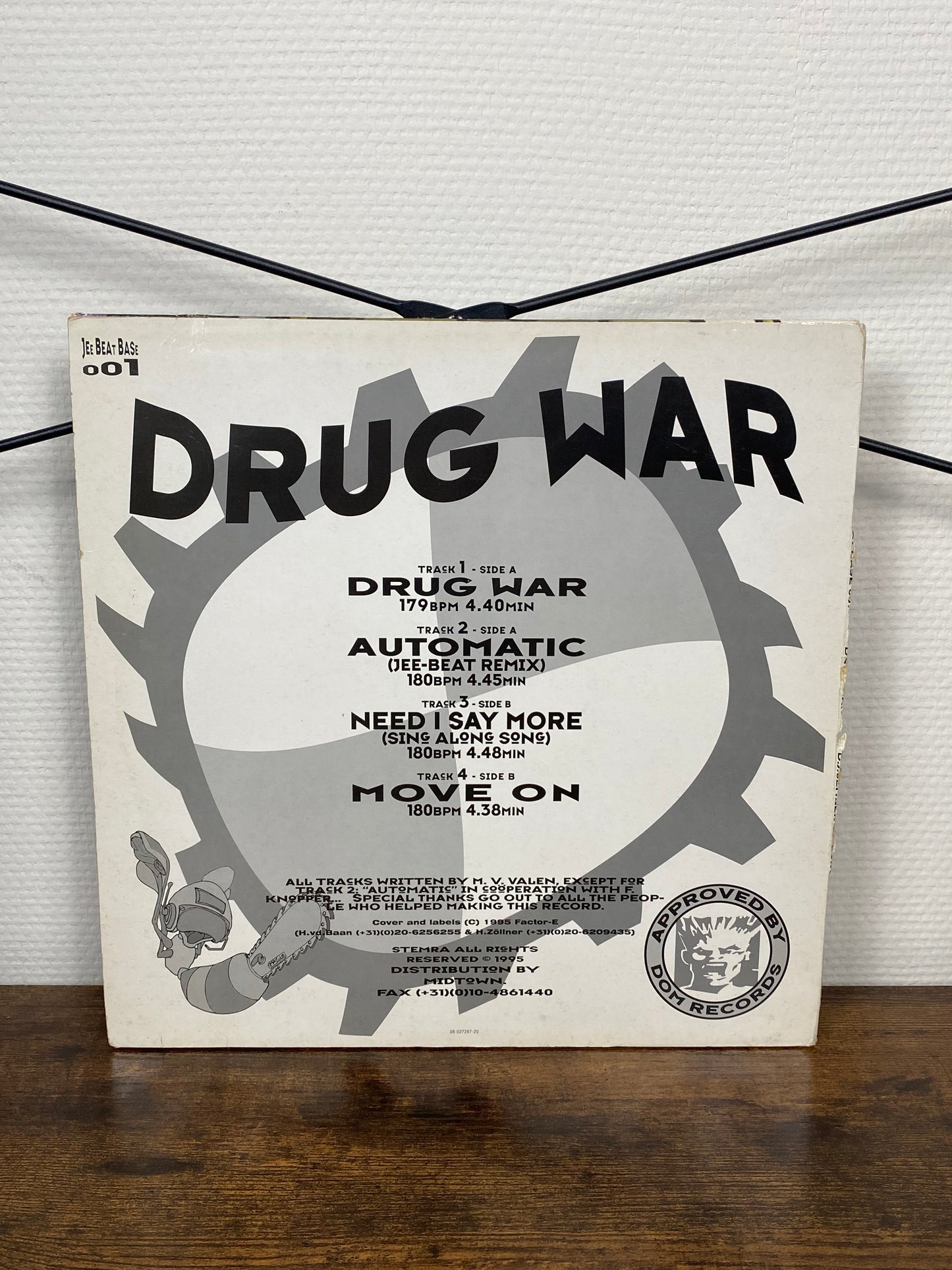 (1995) DJ Semzer & Neurobengel – Drug War (Vinyl)