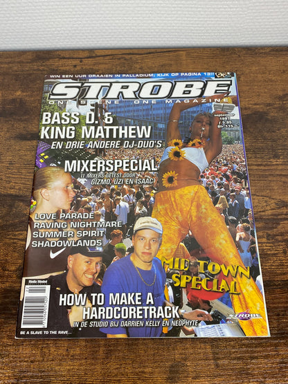 (1997) Strobe Magazine 22