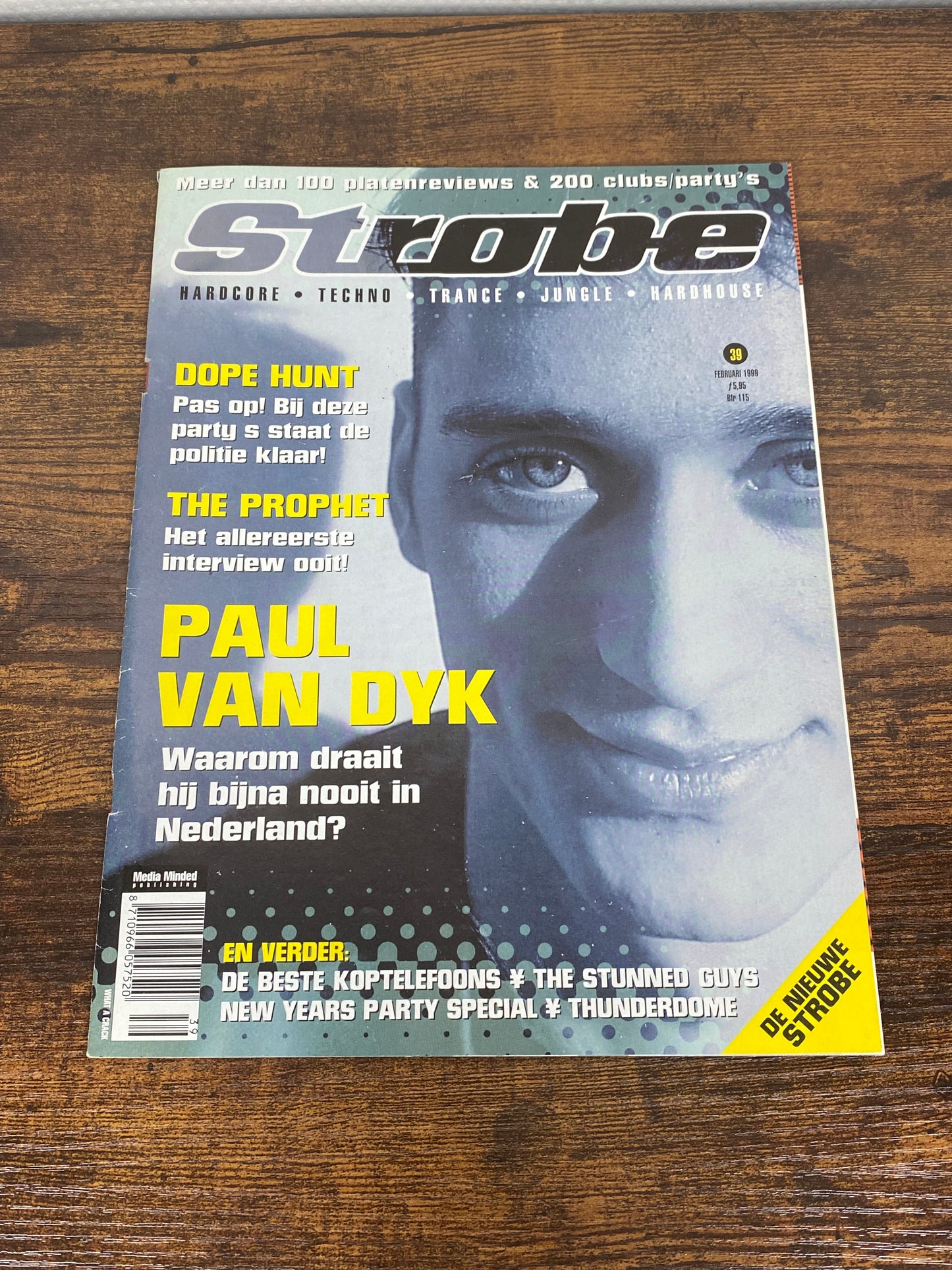 (1999) Strobe Magazine 39