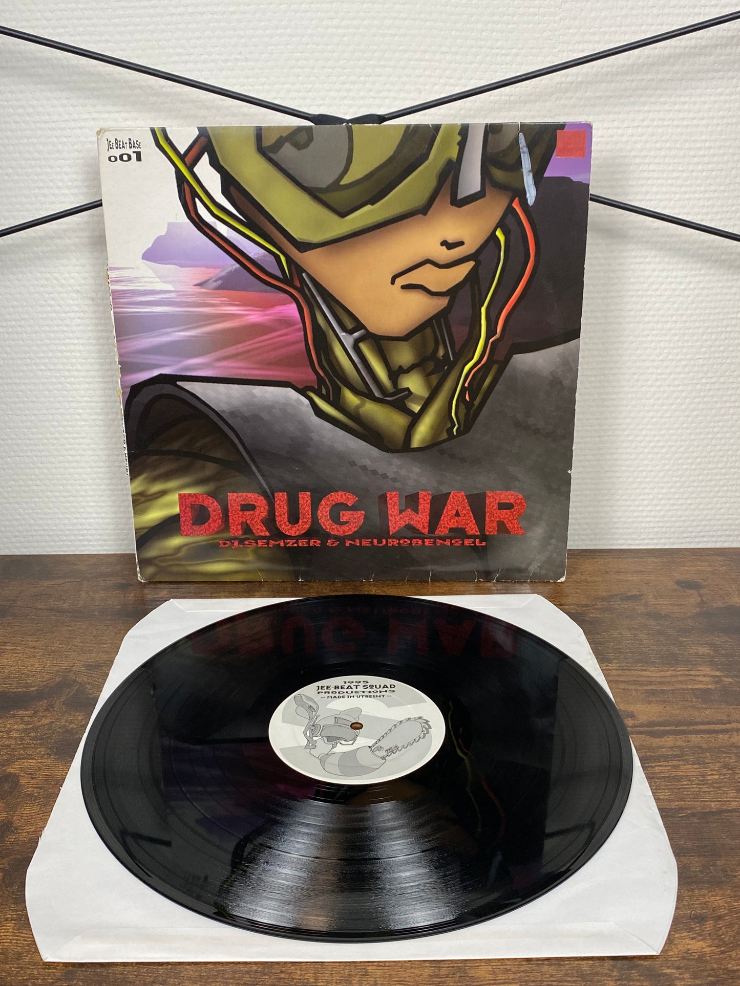 (1995) DJ Semzer & Neurobengel – Drug War (Vinyl)