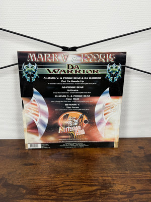 (1999) Mark V. & Poogie Bear & Da Warrior – Put Ya Hands Up (Vinyl, Hard House)