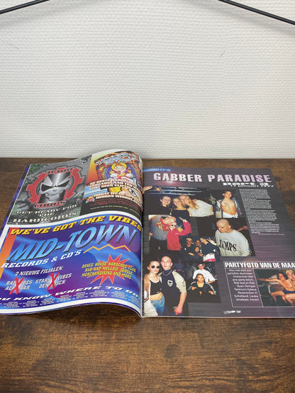 (1997) Strobe Magazine 16