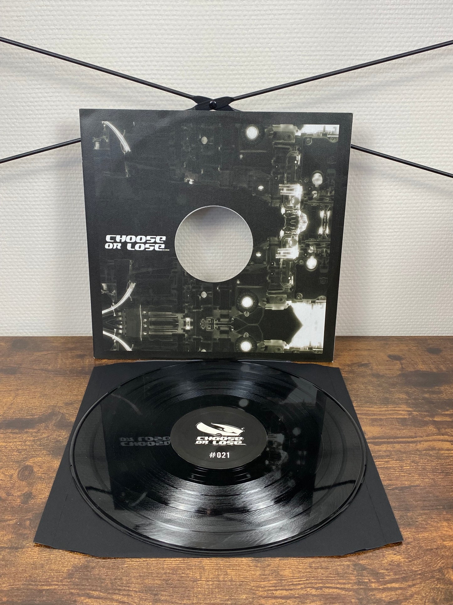 Lian – Injured By Sunlight (Vinyl)