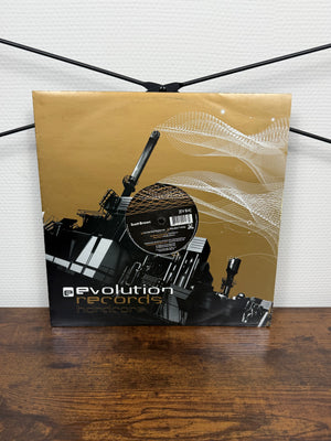 (2006) Scott Brown – Invite The Violence / We Don't Stop (Vinyl, Hardcore, Gabber)