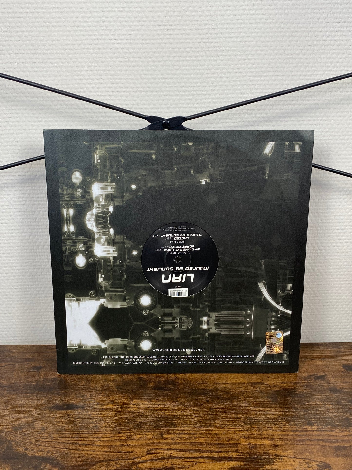 Lian – Injured By Sunlight (Vinyl)