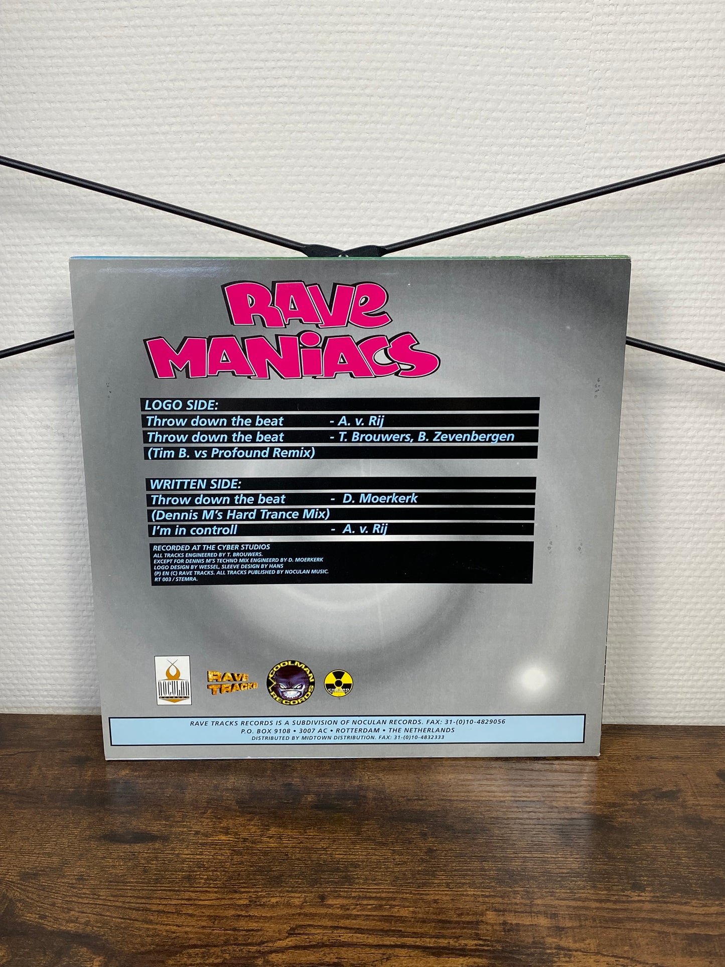 (1996) Rave Maniacs – Throw Down The Beat (Vinyl)