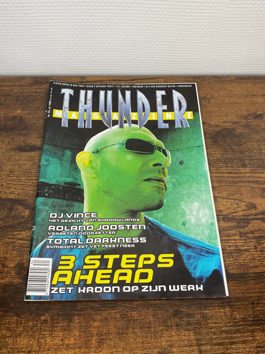 (1999) Thundermagazine 34 (Includes a Poster)