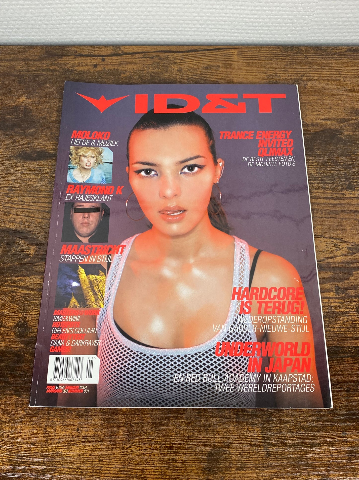 (2004) ID&T Magazine