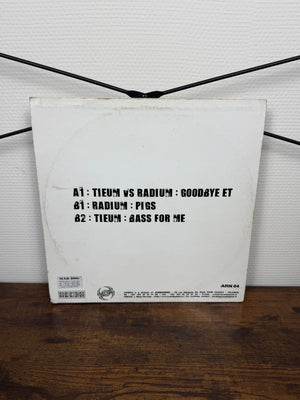 (2004) Radium Vs Tieum – Goodbye ET (Vinyl)