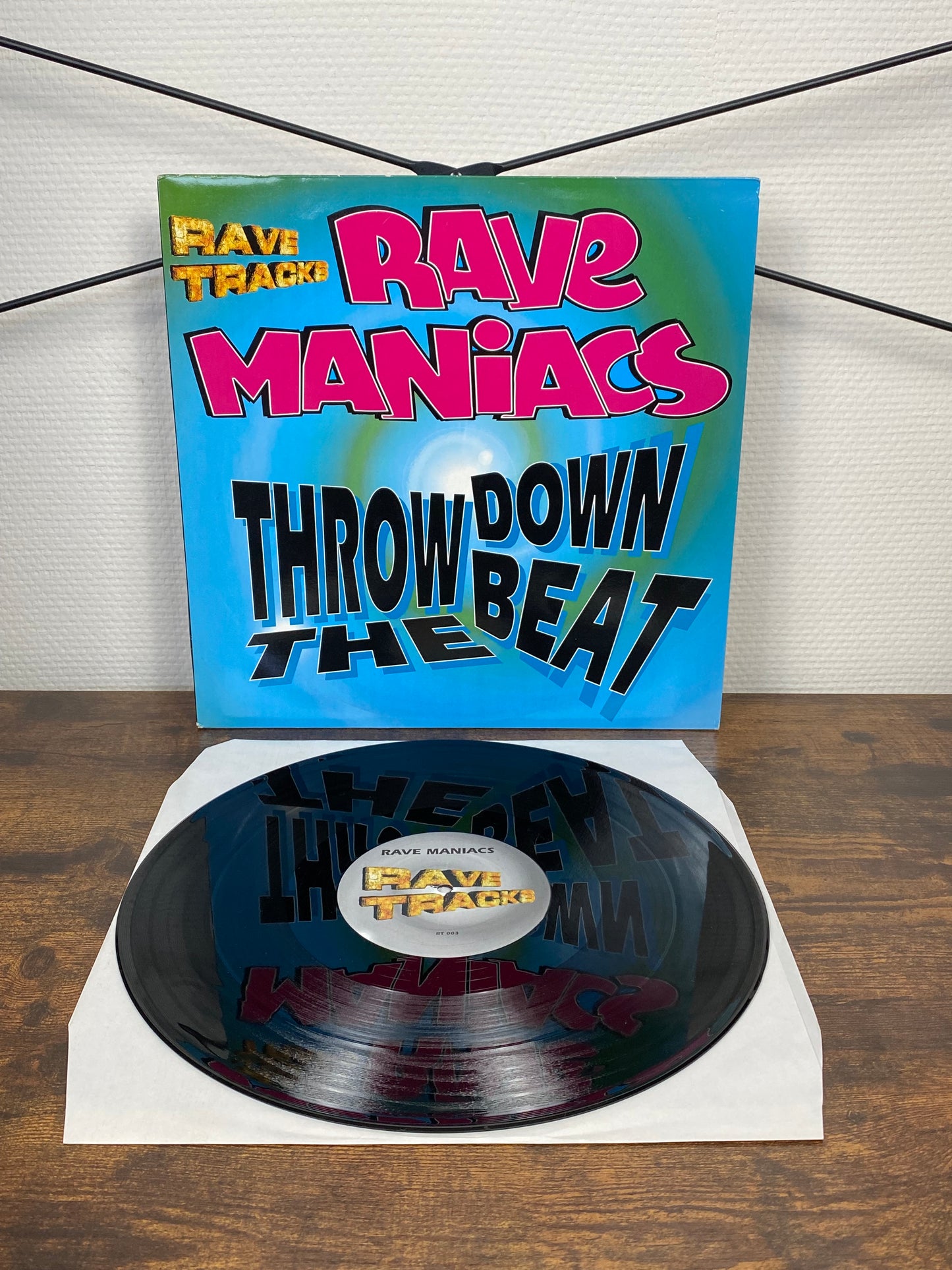 (1996) Rave Maniacs – Throw Down The Beat (Vinyl)